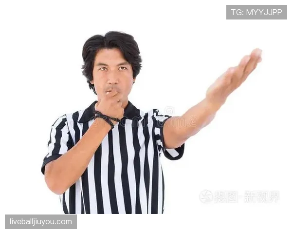 守门员保护规则详解:哪些犯规裁判必须严格吹哨? 守门员保护规则详解:哪些犯规裁判必须严格吹哨?
